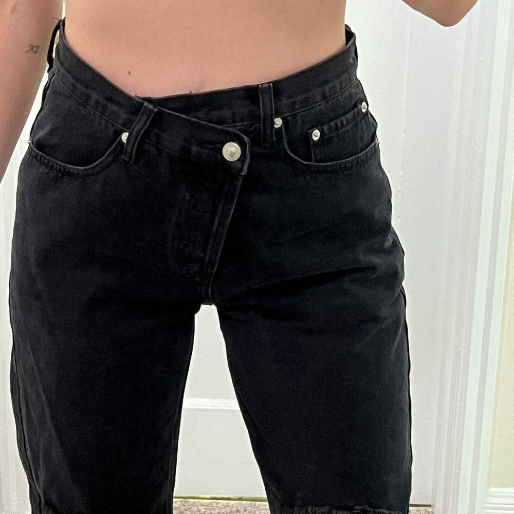Princess Polly HOLLY ASYMMETRIC RIPPED LEG JEANS BLACK DENIM